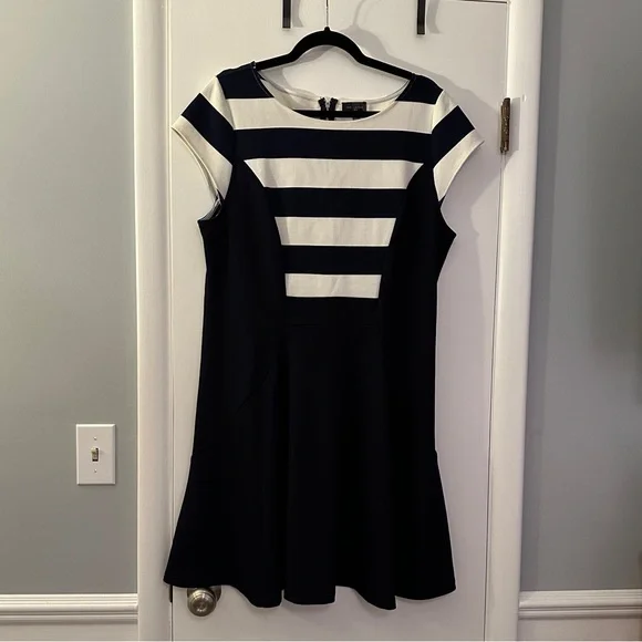 The Limited Dresses | The Limited Navy Blue And White Color Block Stripped Short Sleeve Dress | Color: Blue/White | Size: Xl | Pm-45388993's Closet